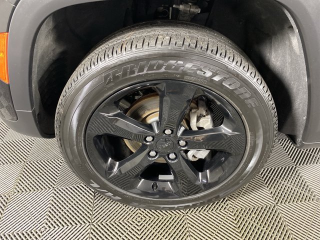 Used 2024 Jeep Grand Cherokee Altitude AWD/4WD image 13