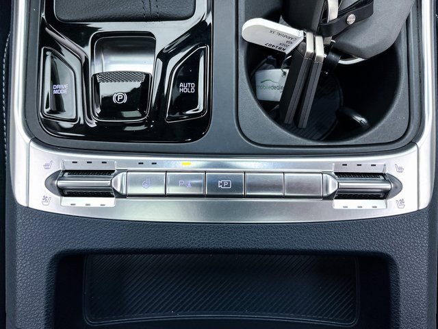 Used 2025 Kia Carnival SX Prestige image 33