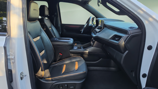 Used 2022 GMC Yukon XL AT4 w/ Technology Package AWD/4WD image 34