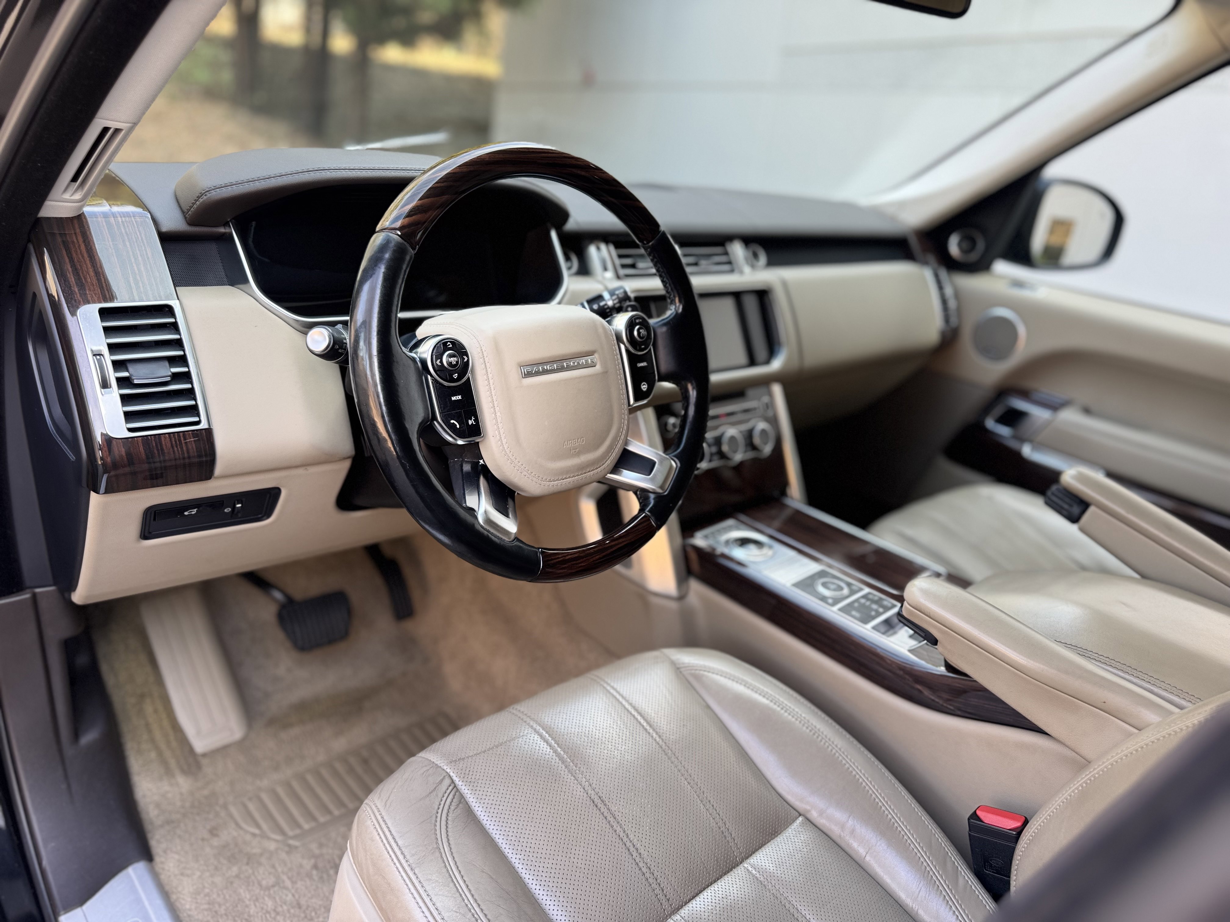 Used 2015 Land Rover Range Rover HSE image 27