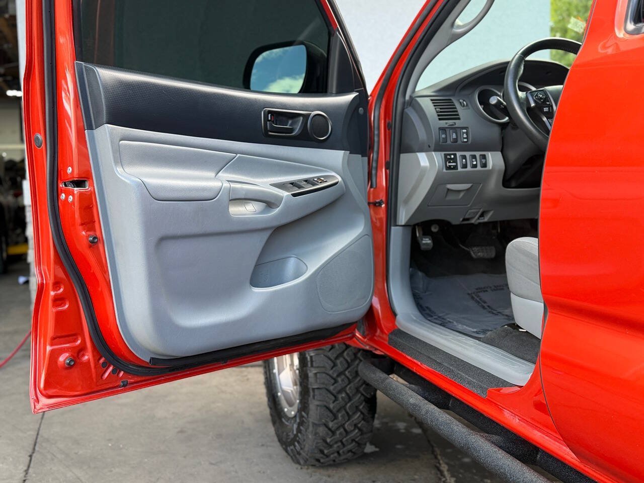 Used 2015 Toyota Tacoma TRD Pro w/ Off Road Towing Package AWD/4WD image 4