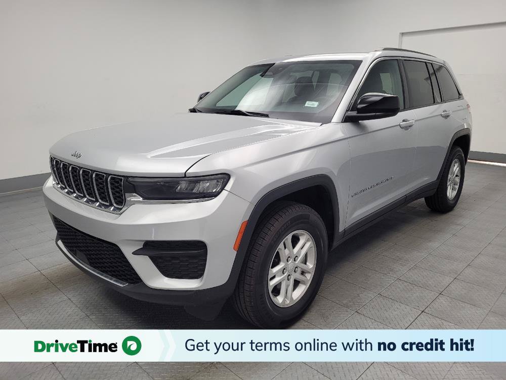 Used 2024 Jeep Grand Cherokee Laredo RWD image 1