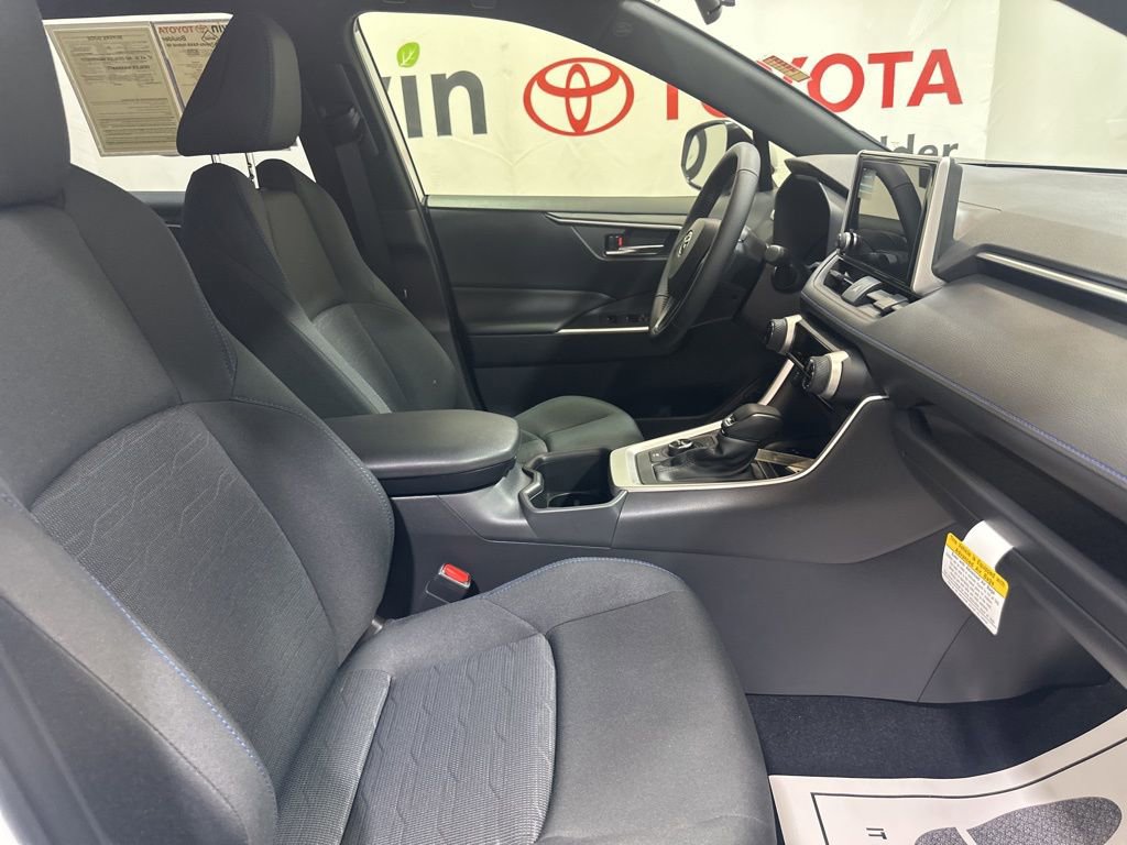 Used 2025 Toyota RAV4 SE image 10