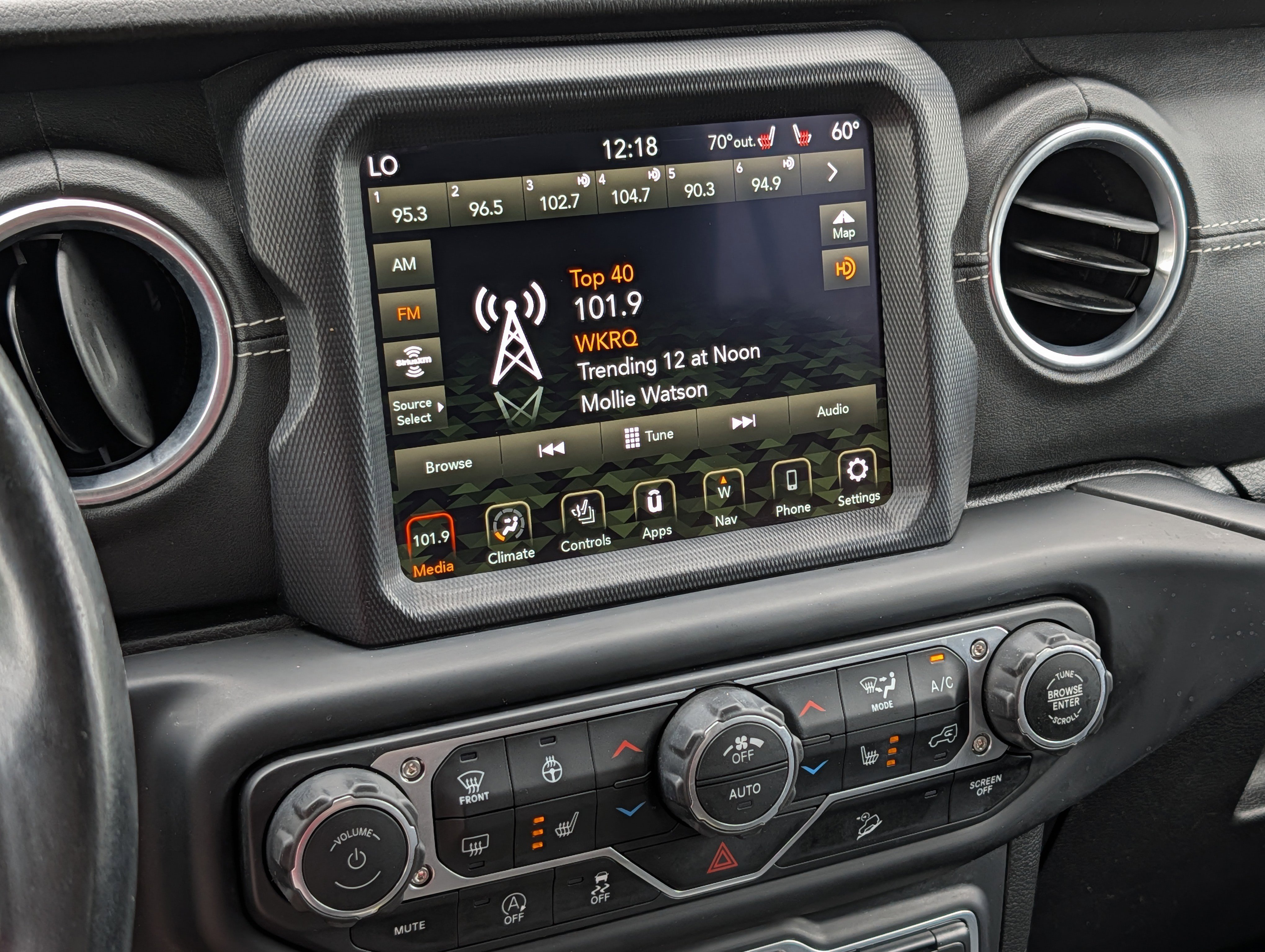 Used 2018 Jeep Wrangler Unlimited Sahara image 18