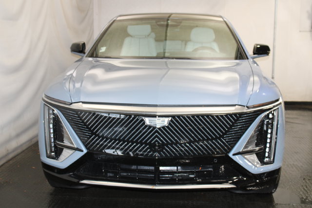 New 2027 Cadillac Lyriq Luxury AWD/4WD image 3