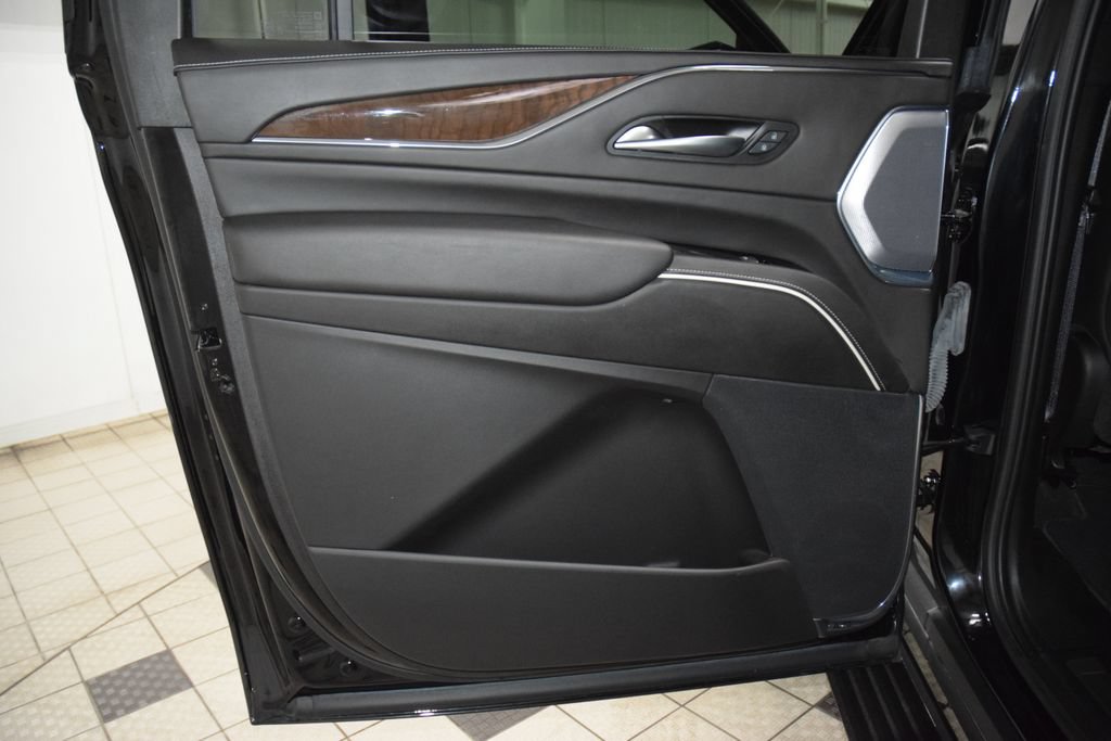 Used 2024 Cadillac Escalade ESV Premium Luxury Platinum AWD/4WD image 46
