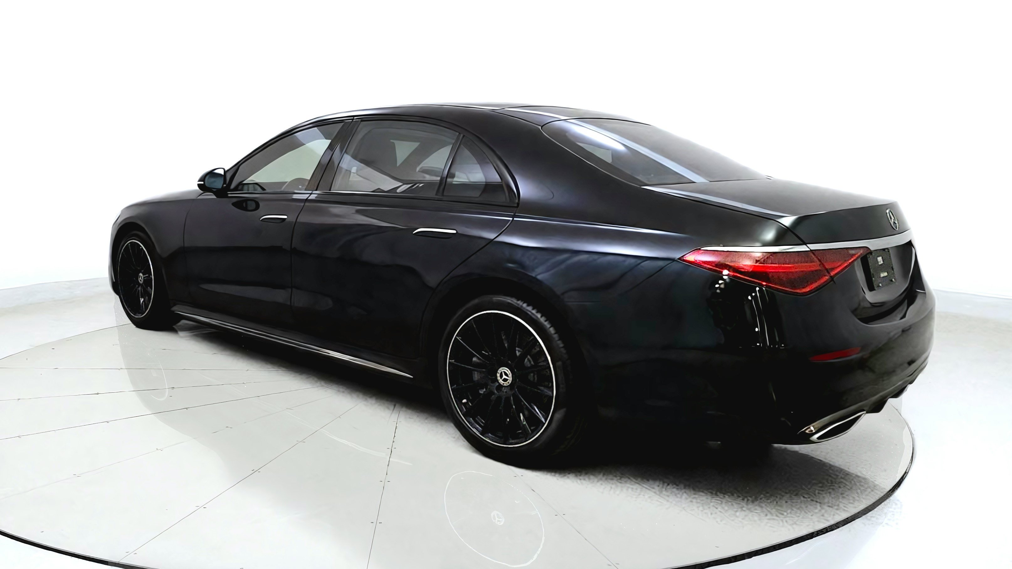 Used 2023 Mercedes-Benz S 500 4MATIC w/ AMG Line image 5