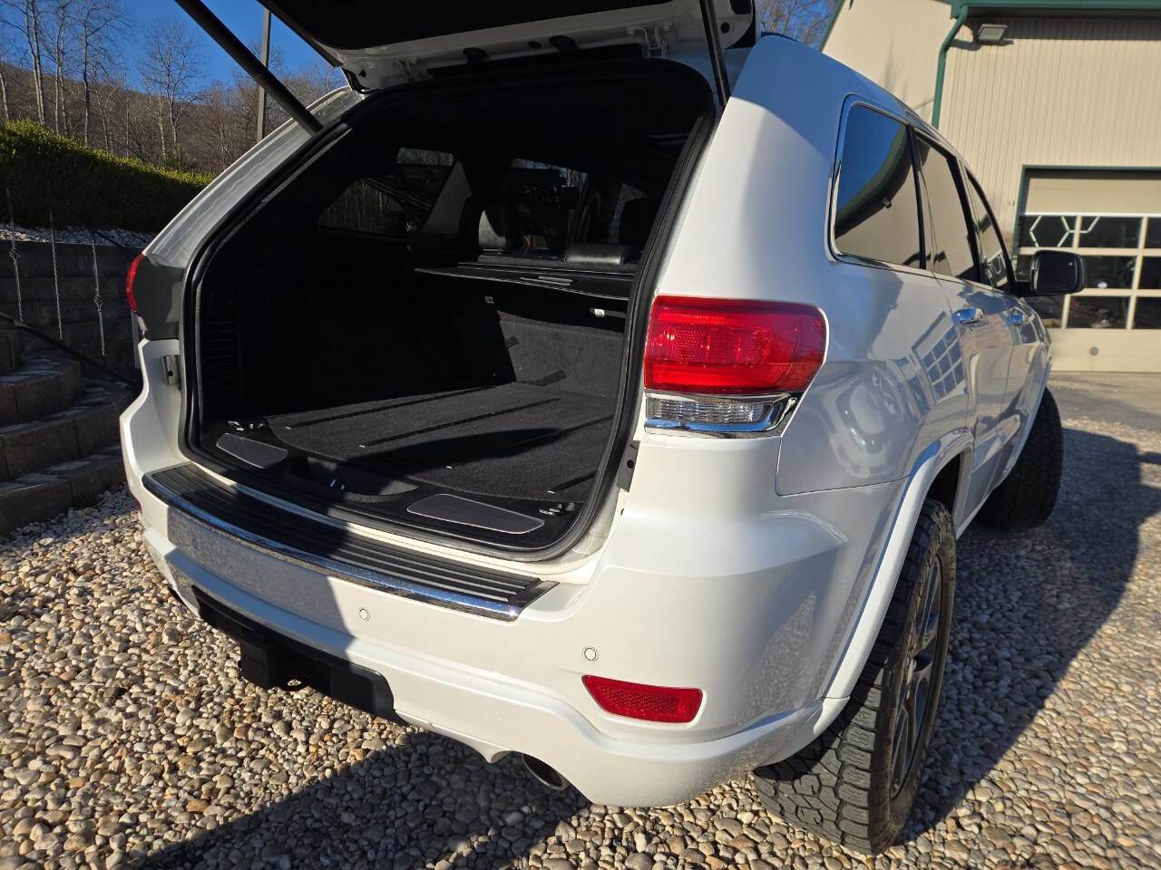 Used 2017 Jeep Grand Cherokee Overland AWD/4WD image 22