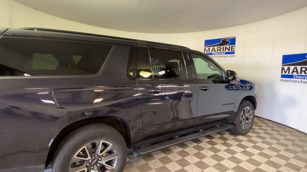 Used 2024 Chevrolet Suburban Z71 w/ Luxury Package AWD/4WD image 2