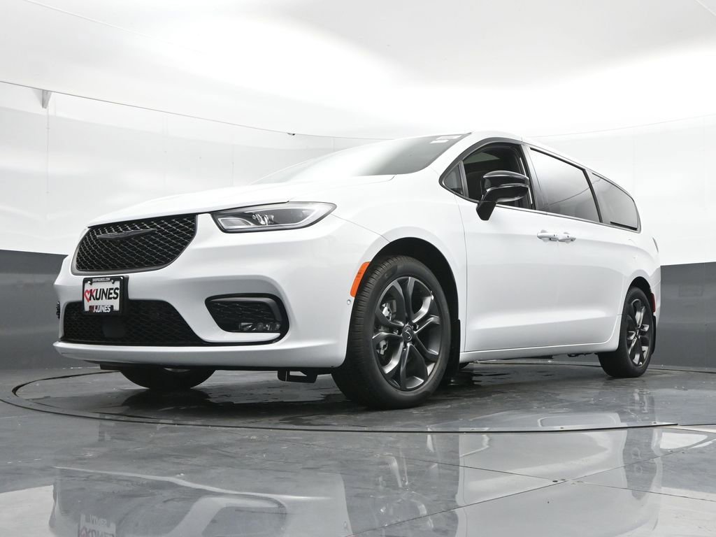 New 2026 Chrysler Pacifica Select image 43