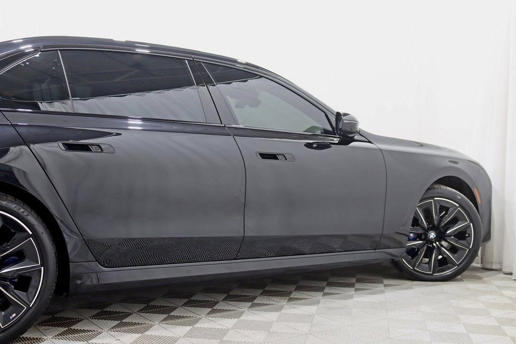 Used 2023 BMW 760i xDrive image 11