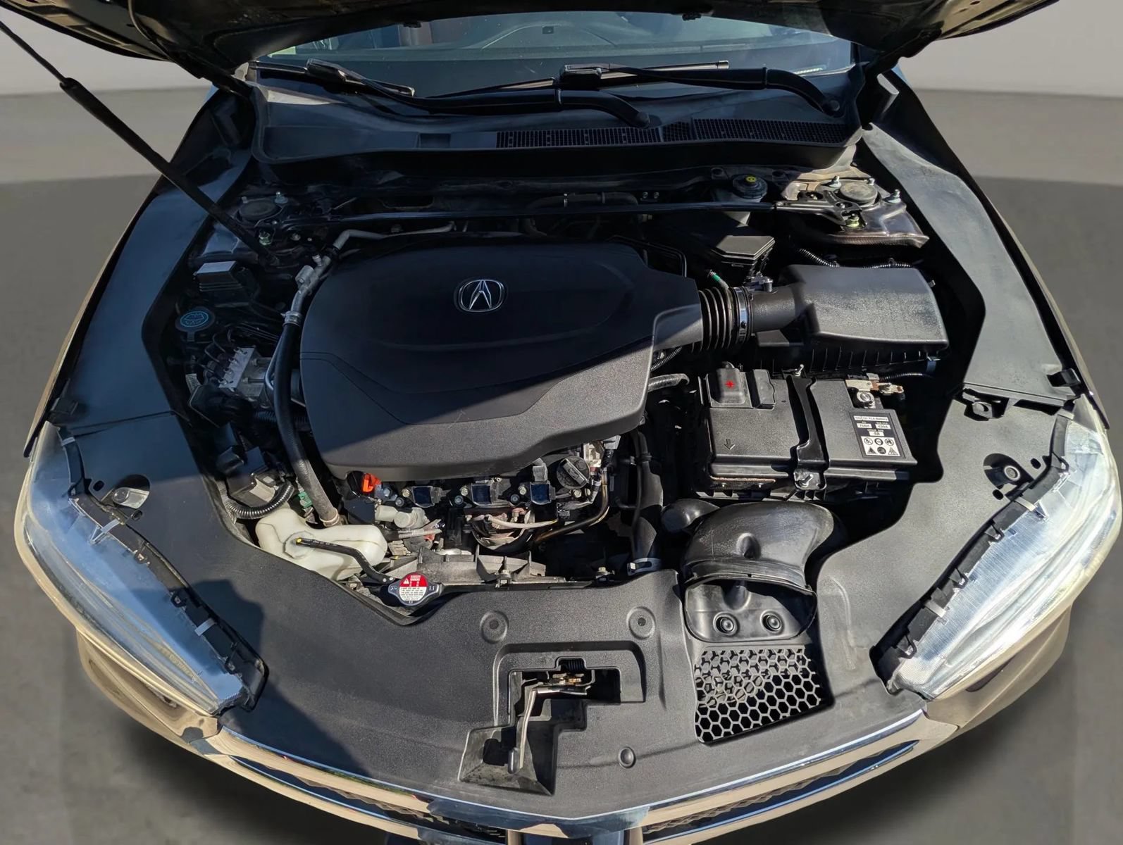 Used 2018 Acura TLX w/ Technology Package FWD image 13