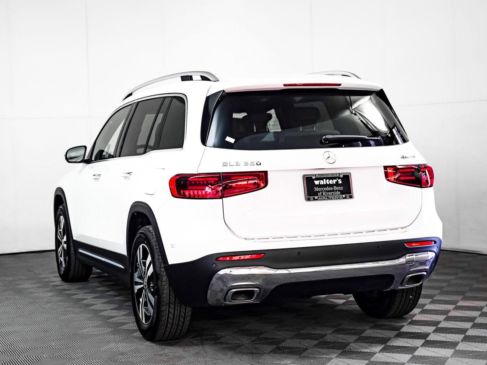 New 2025 Mercedes-Benz GLB 250 4MATIC image 2