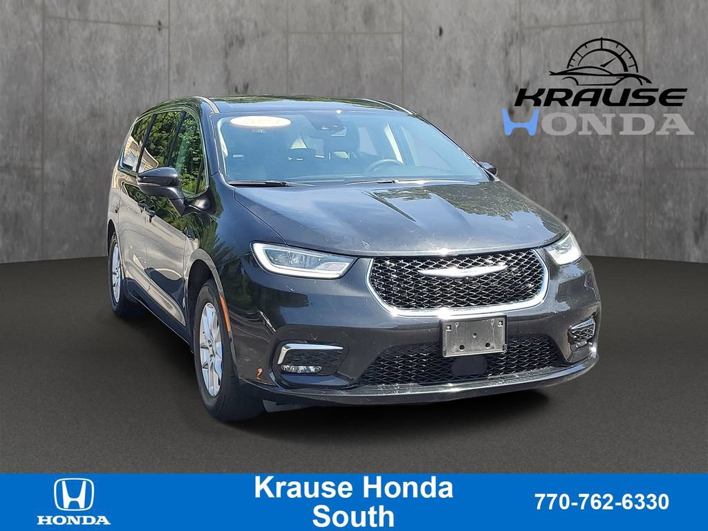 Used 2023 Chrysler Pacifica Touring-L FWD image 1