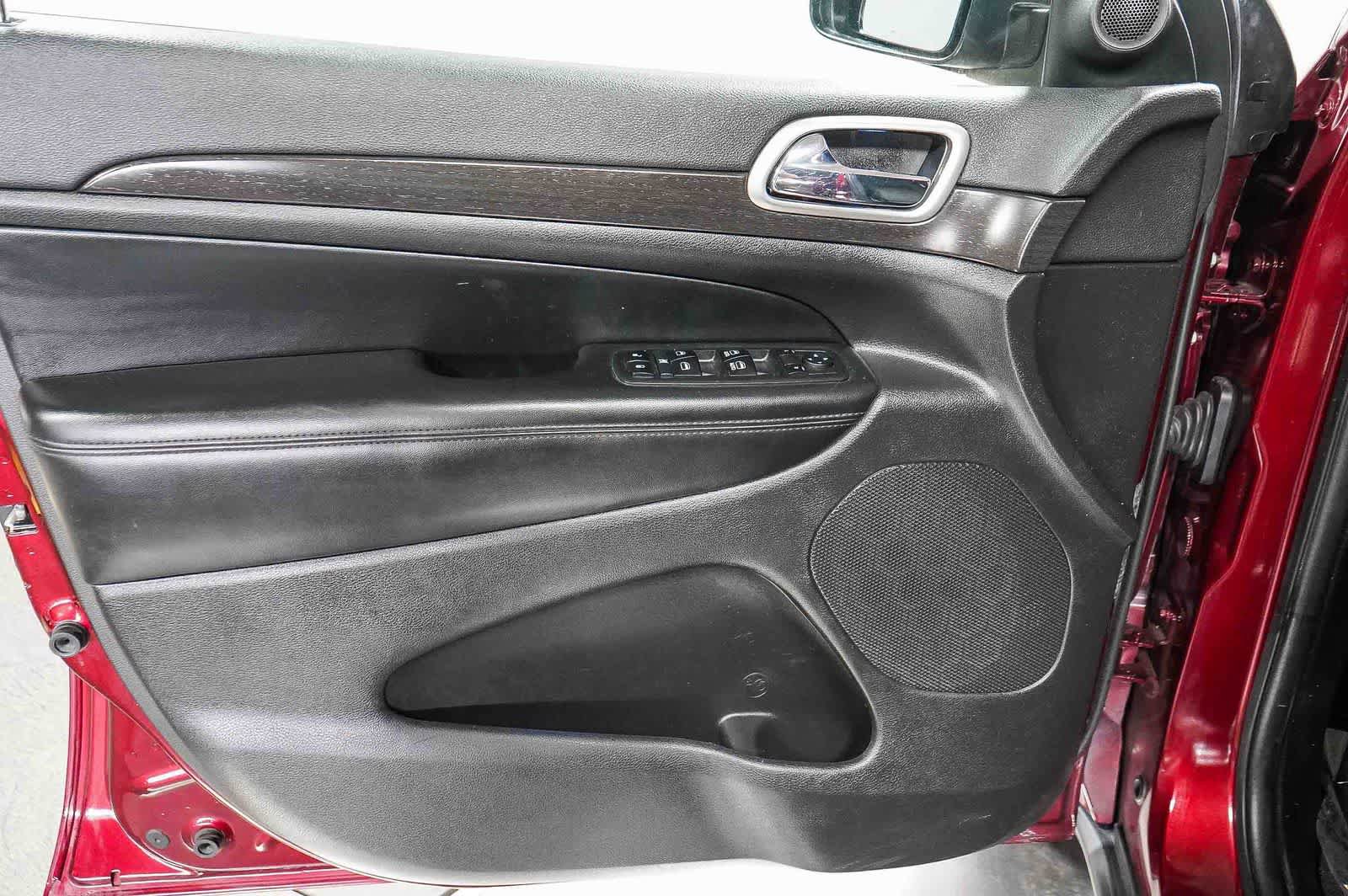 Used 2018 Jeep Grand Cherokee Laredo RWD image 21