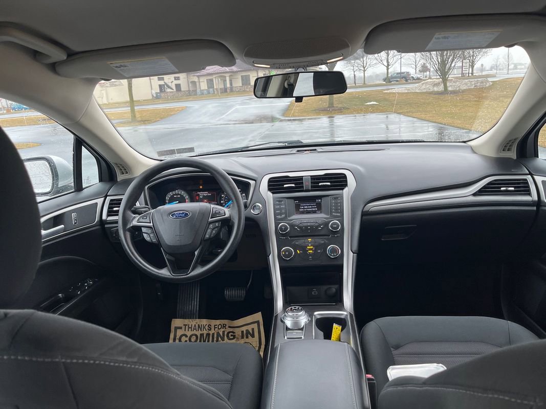 Used 2017 Ford Fusion SE image 24