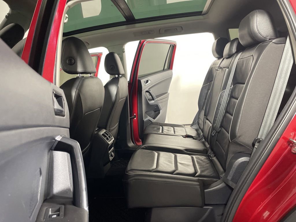 Used 2018 Volkswagen Tiguan SEL Premium w/ 3rd Row Seat Package image 19