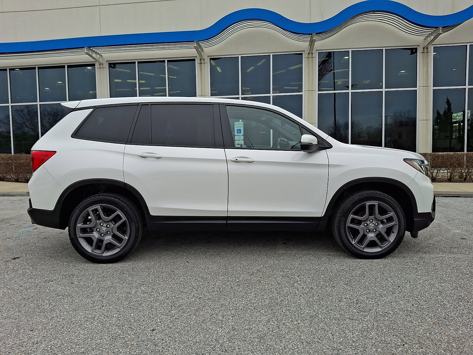 Used 2023 Honda Passport EX-L image 7