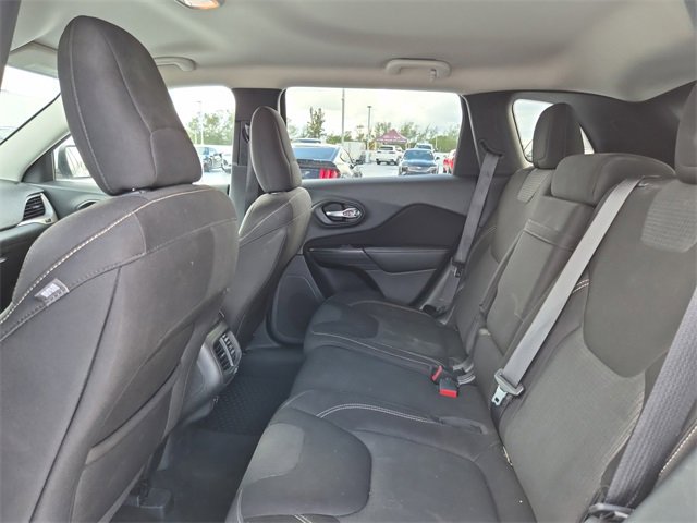 Used 2015 Jeep Cherokee Latitude w/ Cold Weather Group image 21