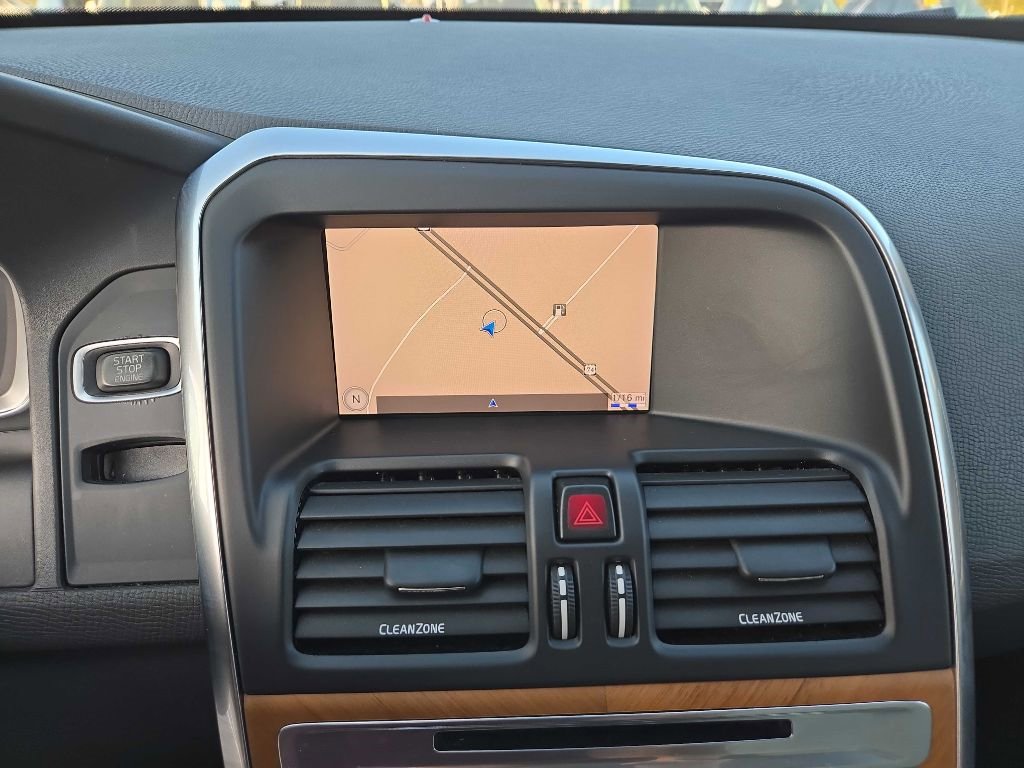 Used 2017 Volvo XC60 T6 Inscription w/ Climate Package image 26