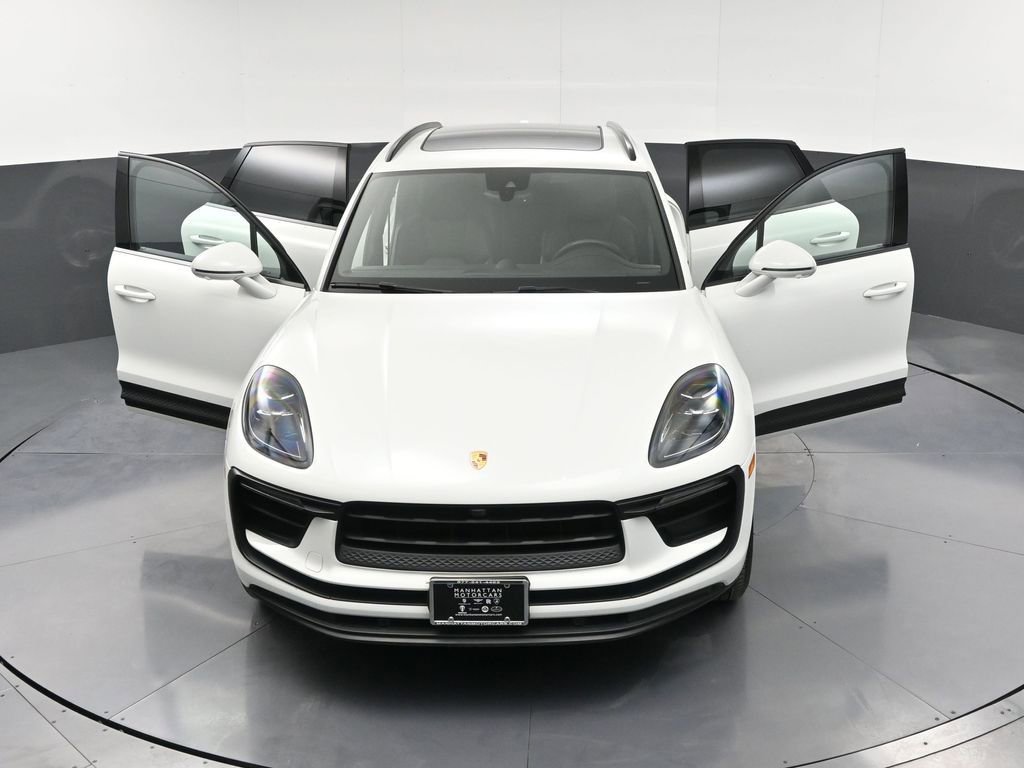 Certified 2022 Porsche Macan image 33