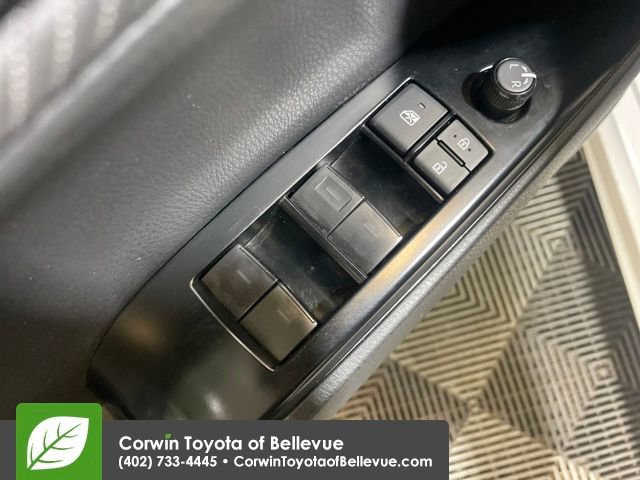 Used 2025 Toyota Camry SE image 11