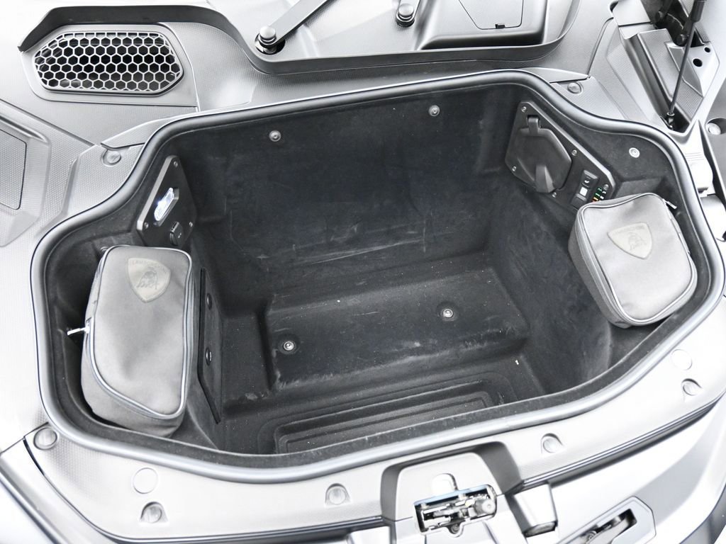 Used 2024 Lamborghini Revuelto image 30