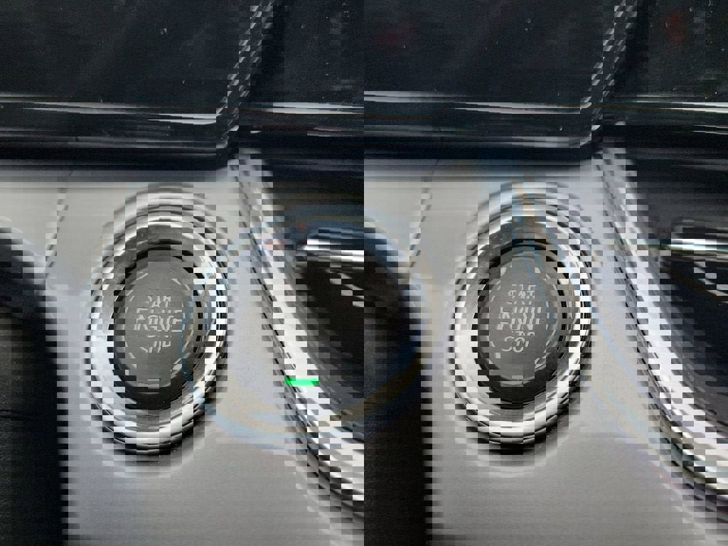 Used 2025 Chevrolet Trax LT w/ LT Convenience Package image 29