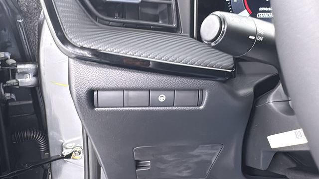 New 2026 Nissan Kicks SR w/ Cold Weather Package image 33