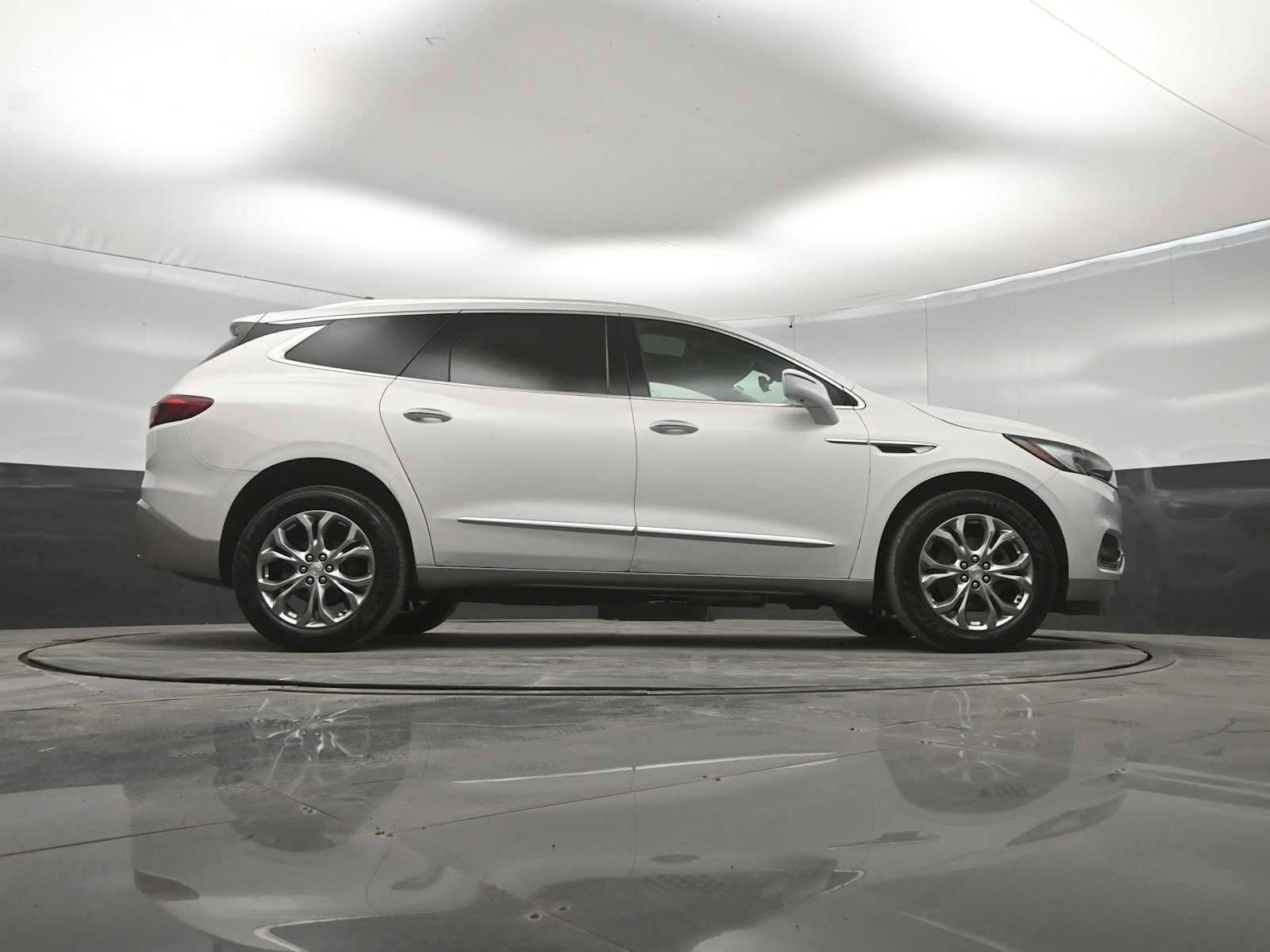Used 2019 Buick Enclave Avenir w/ Avenir Technology Package AWD/4WD image 39