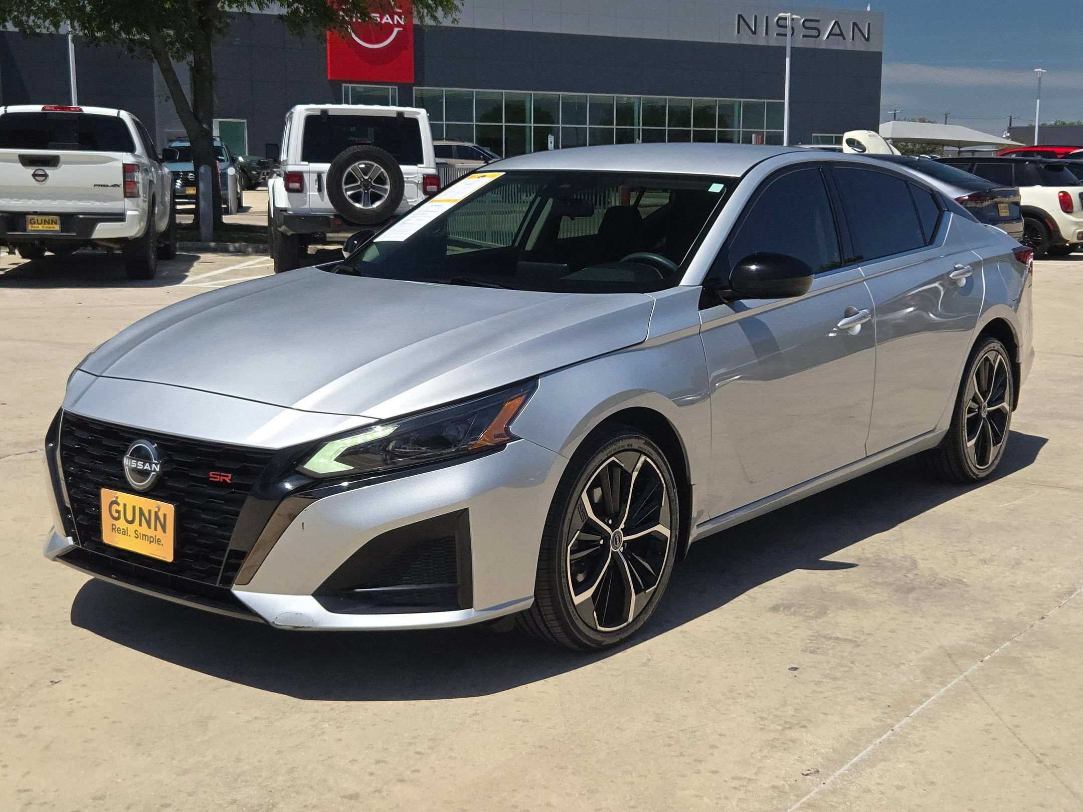 Used 2023 Nissan Altima 2.5 SR AWD/4WD image 7