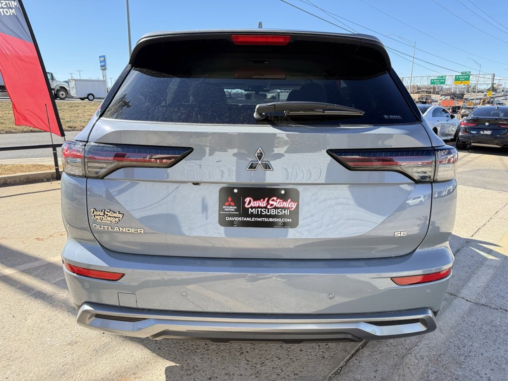 New 2026 Mitsubishi Outlander SE image 6