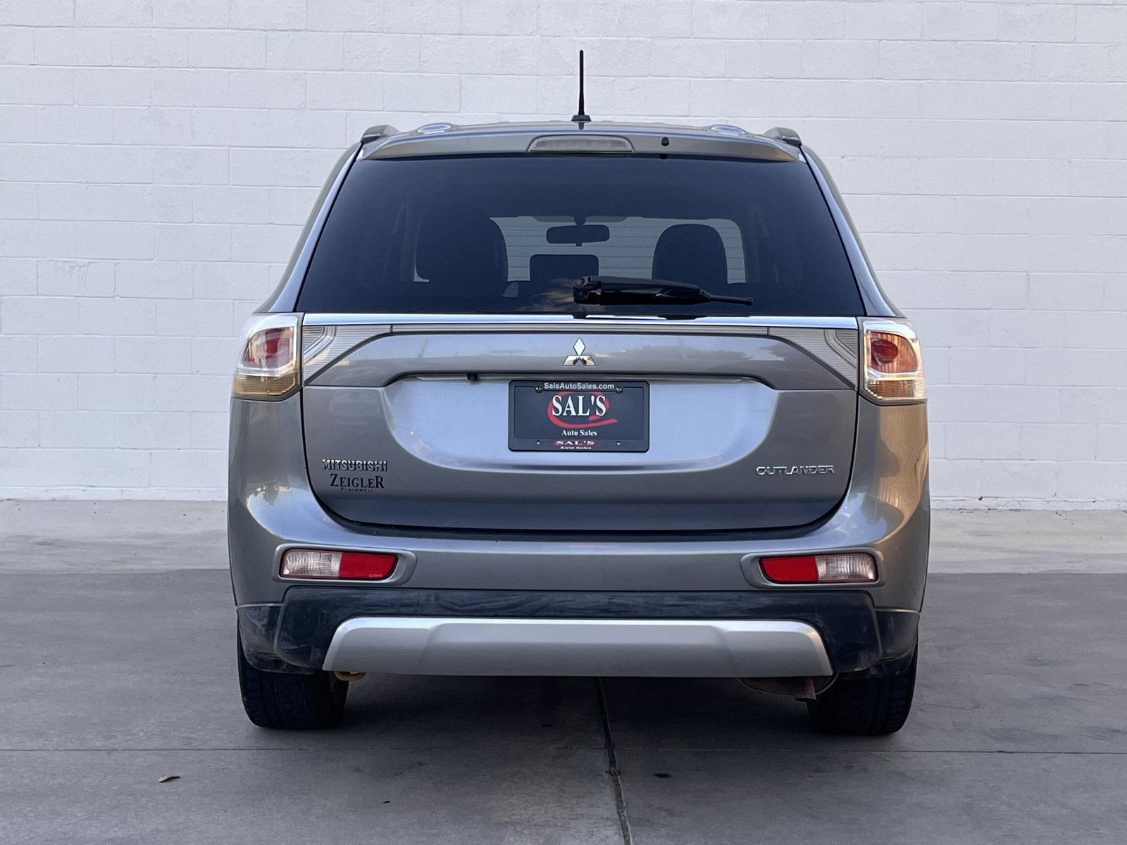 Used 2015 Mitsubishi Outlander SE image 3