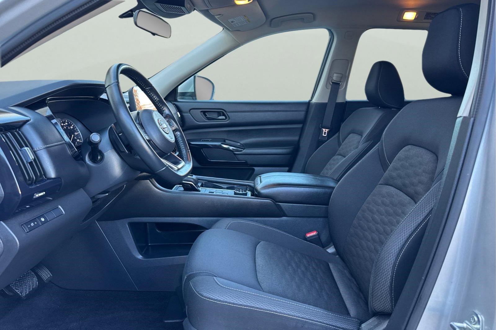 Used 2024 Nissan Pathfinder SV image 14