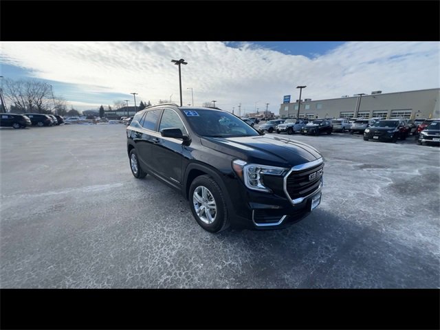 Certified 2023 GMC Terrain SLE w/ Driver Convenience Package image 2