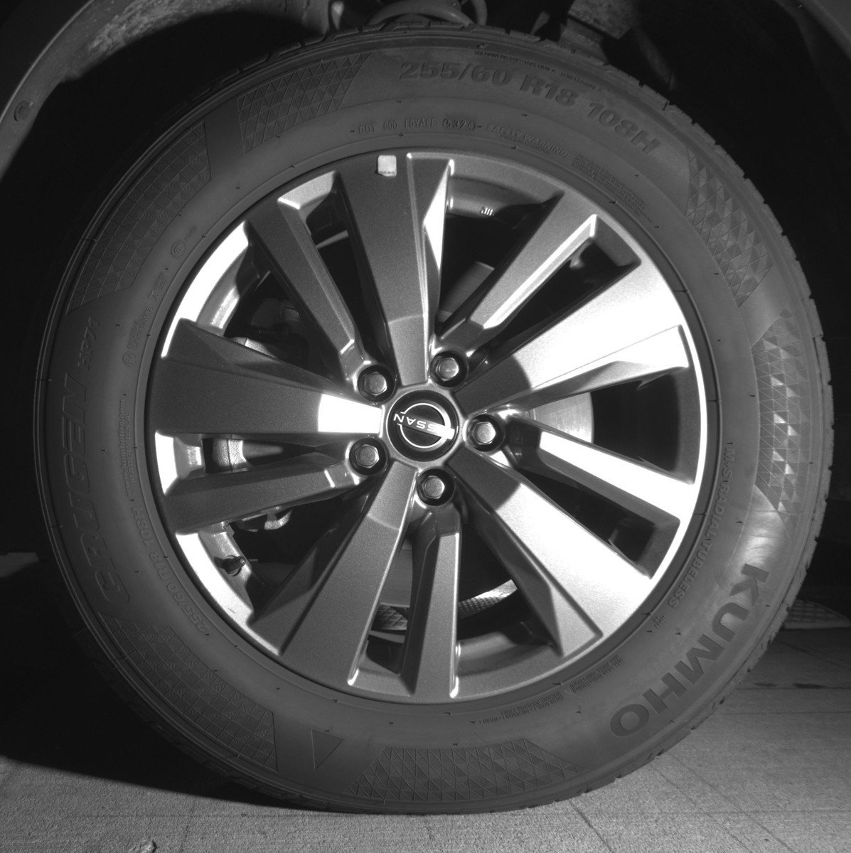Used 2025 Nissan Pathfinder SV FWD image 12