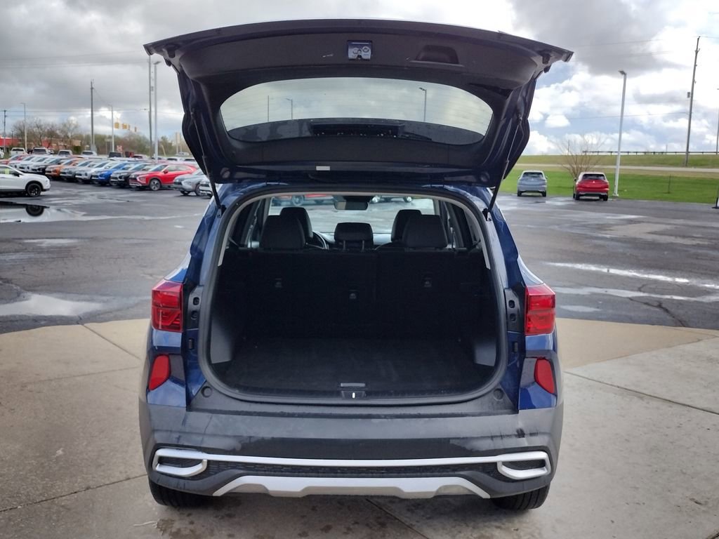Used 2023 Kia Seltos S w/ Navigation Package AWD/4WD image 11