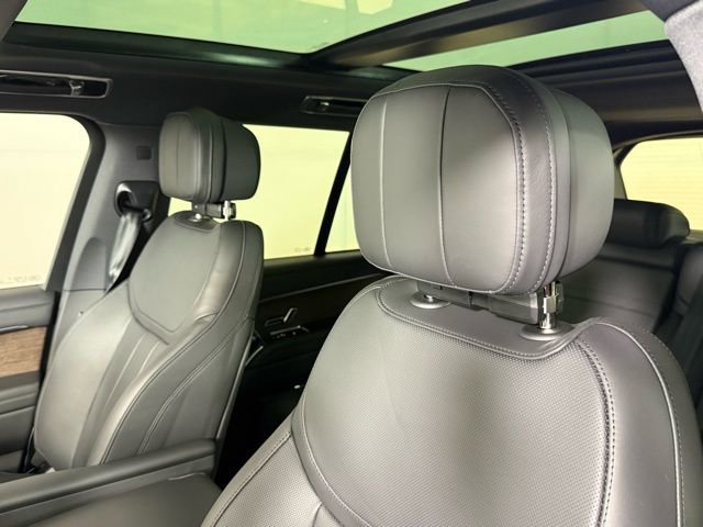 New 2025 Land Rover Range Rover SE image 15
