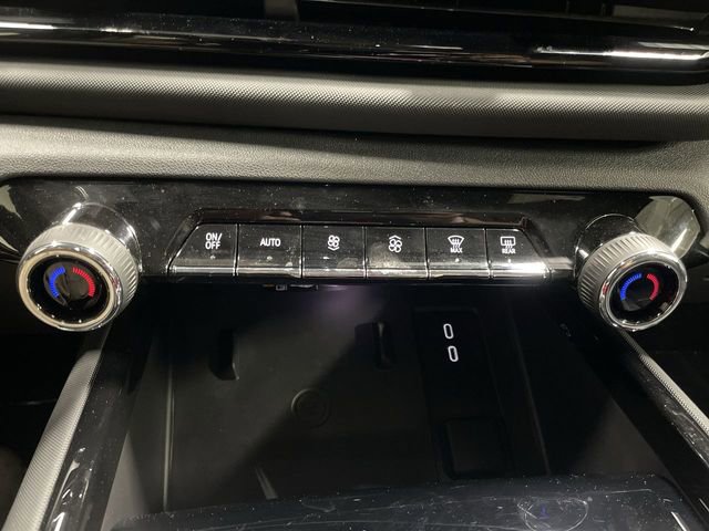 Used 2025 Chevrolet Silverado EV RST AWD/4WD image 19