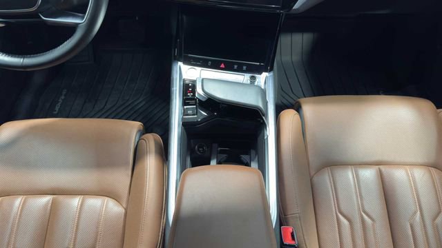 Used 2019 Audi e-tron Prestige w/ Prestige Package AWD/4WD image 19
