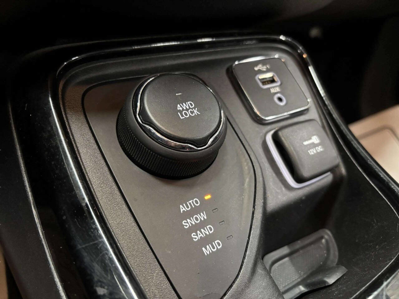 Used 2019 Jeep Compass Limited image 28