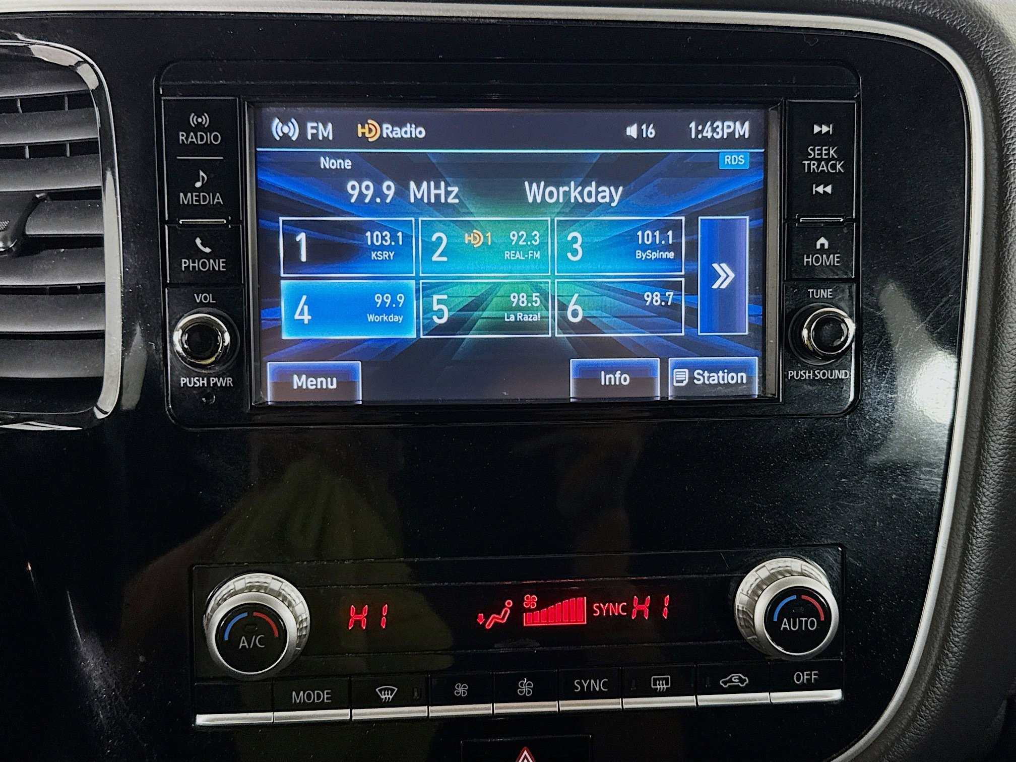 Used 2020 Mitsubishi Outlander ES image 17