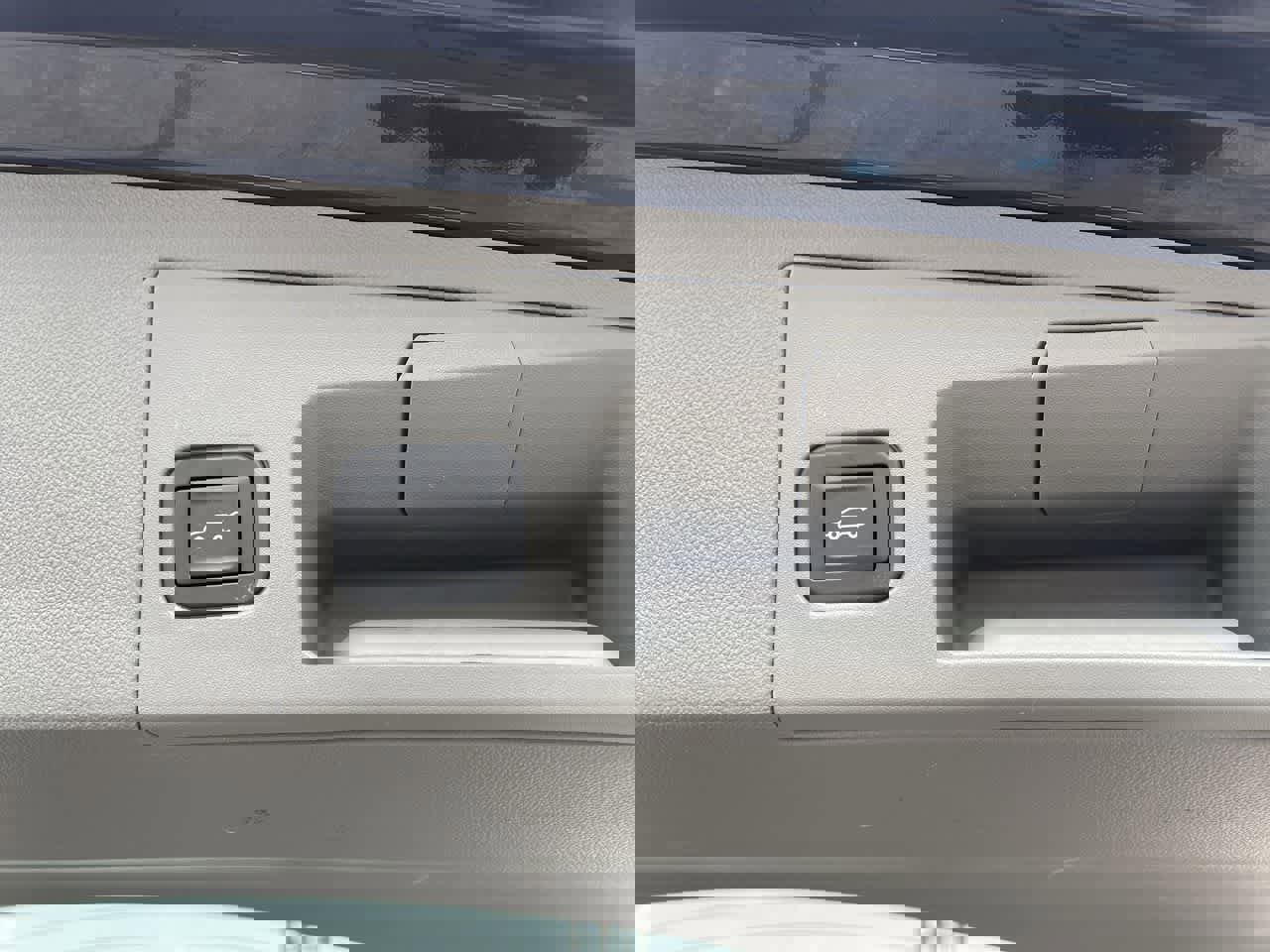 Certified 2025 Cadillac XT5 Premium Luxury w/ LPO, Floor Liner Package image 18