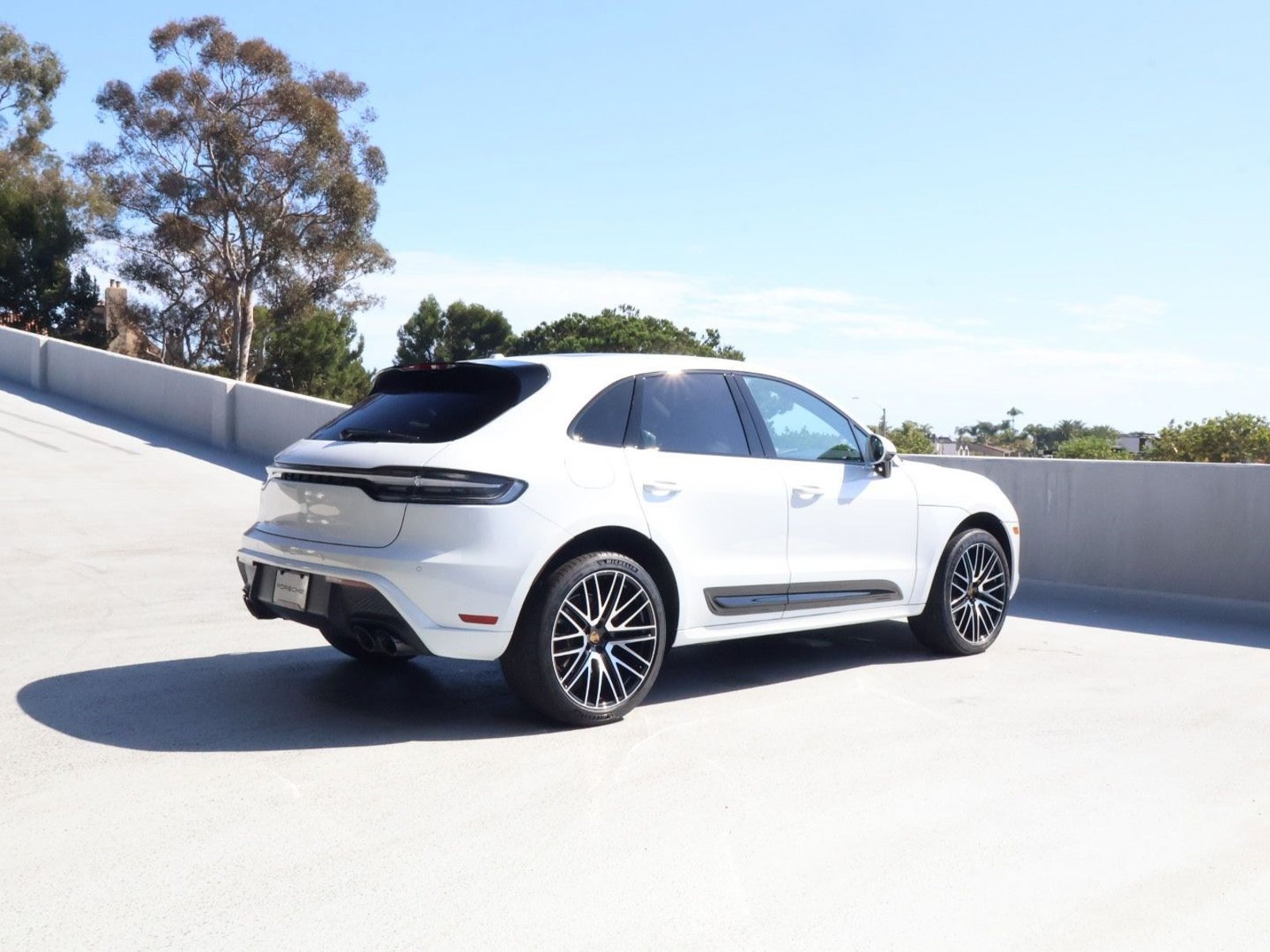 Certified 2026 Porsche Macan AWD/4WD image 8