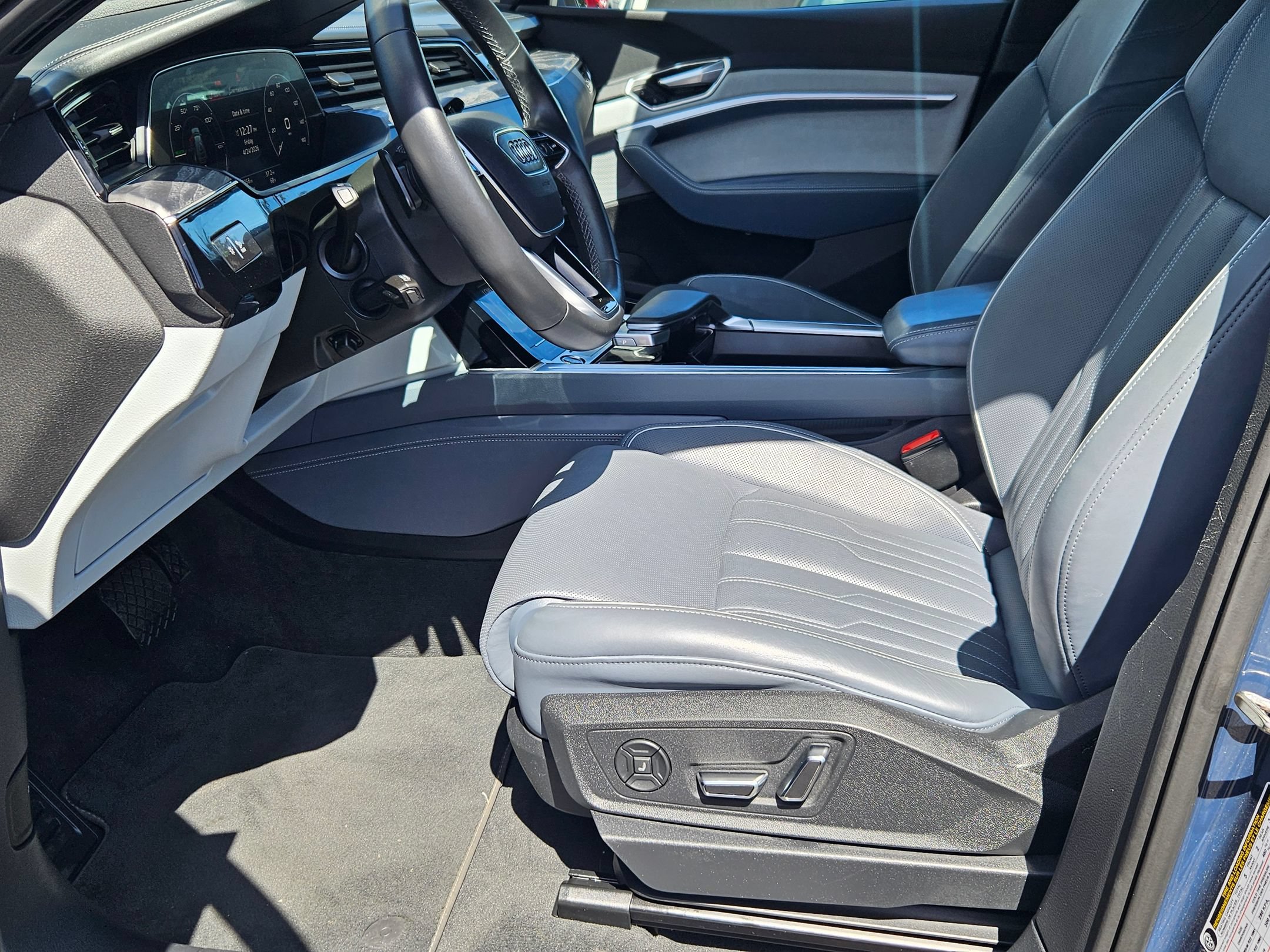 Used 2023 Audi e-tron Prestige w/ Prestige Package AWD/4WD image 13
