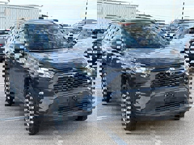 Used 2021 Toyota RAV4 XLE image 2