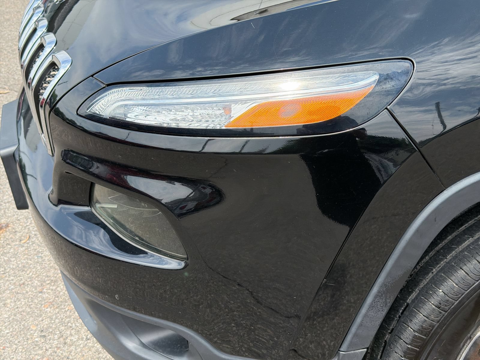 Used 2017 Jeep Cherokee Latitude w/ Cold Weather Group AWD/4WD image 12