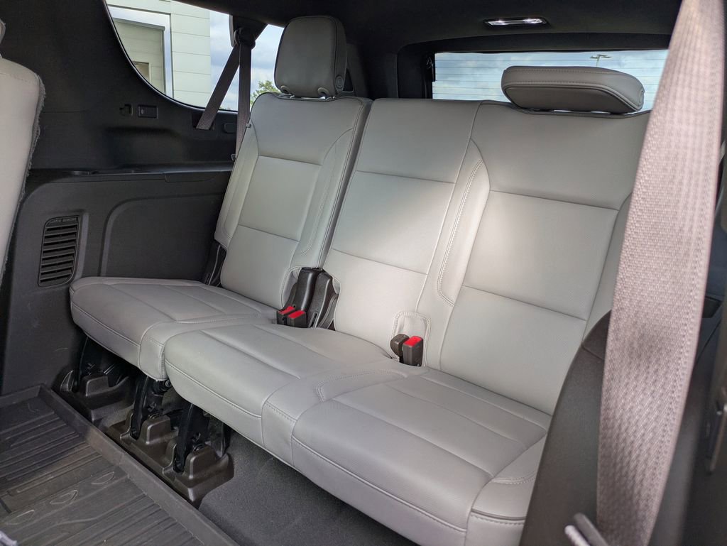 Used 2023 GMC Yukon XL SLT w/ SLT Premium Package image 14