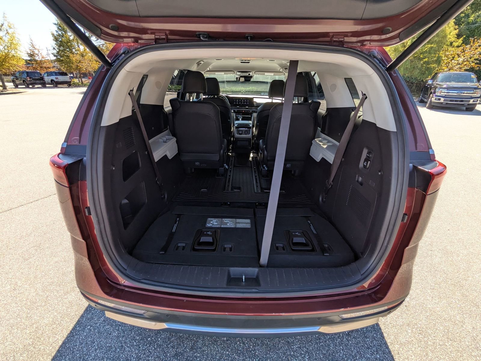 Used 2023 Kia Carnival SX image 33