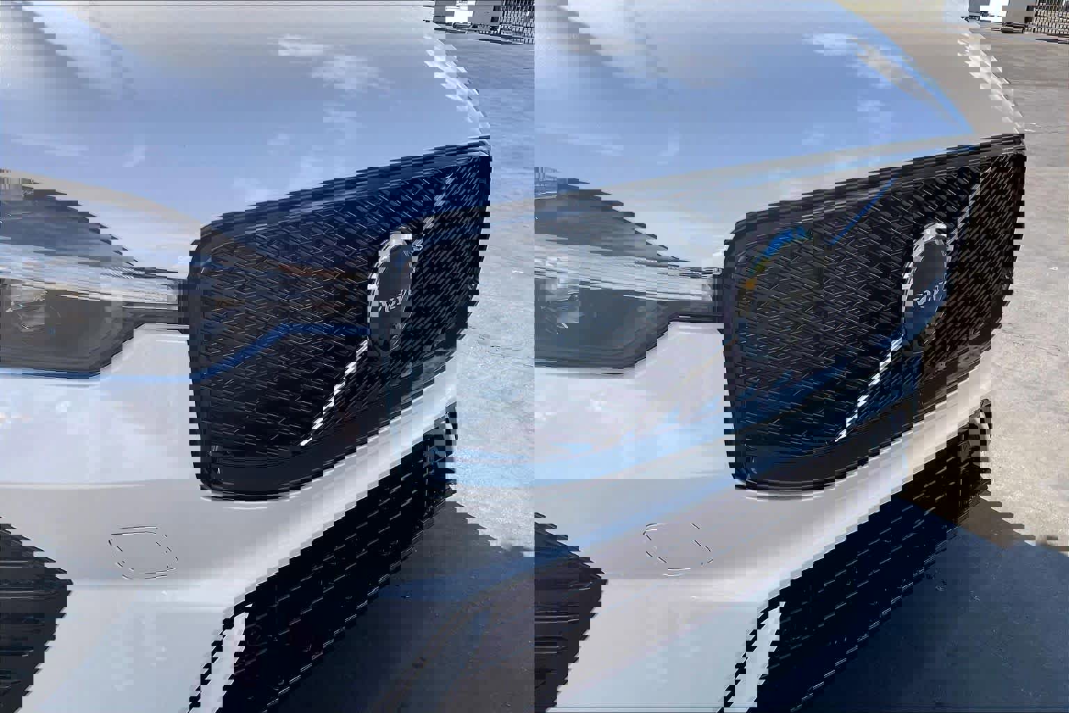 New 2026 Volvo XC60 B5 Plus w/ Protection Package Premier image 33